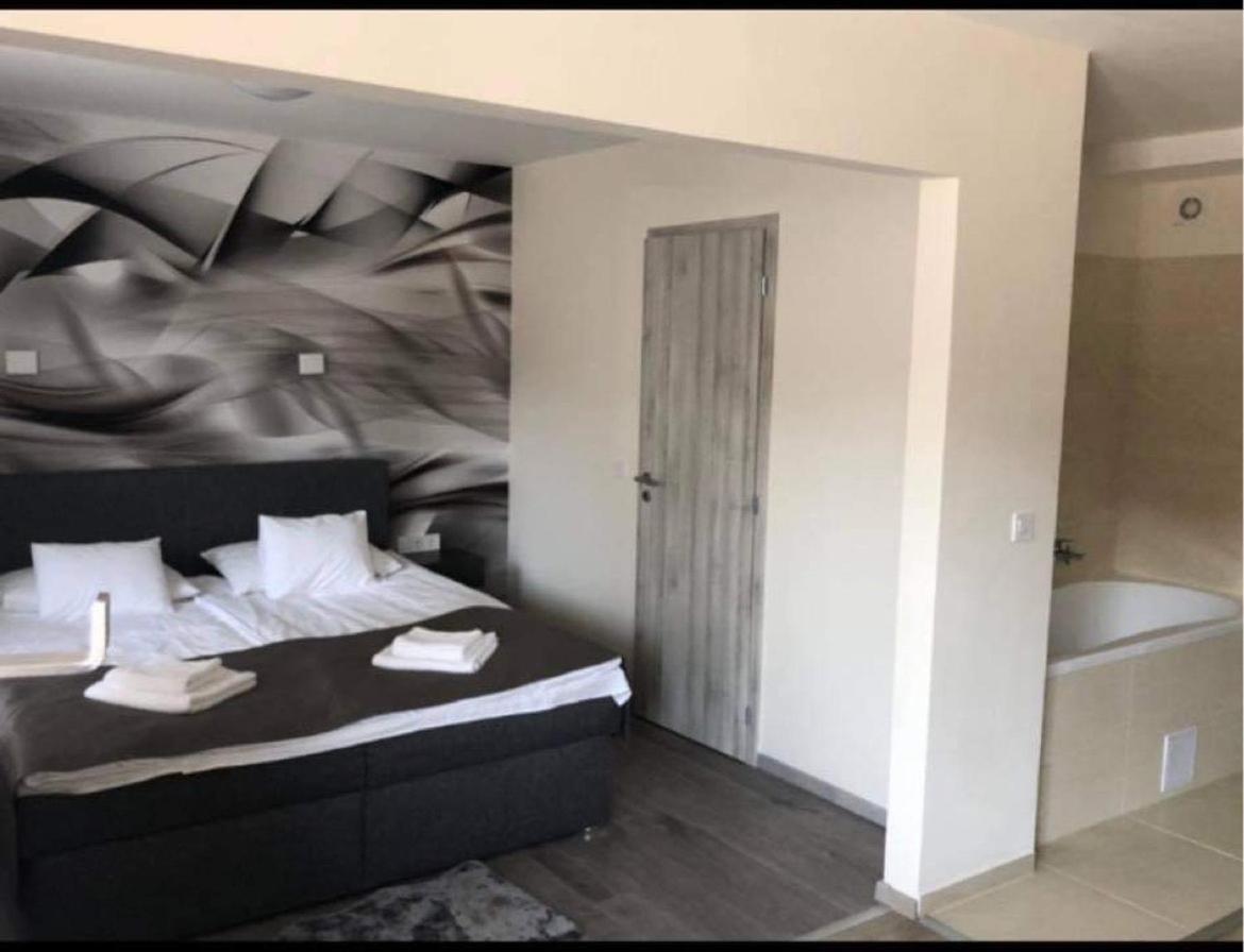 Brill Hotel Békéscsaba Extérieur photo