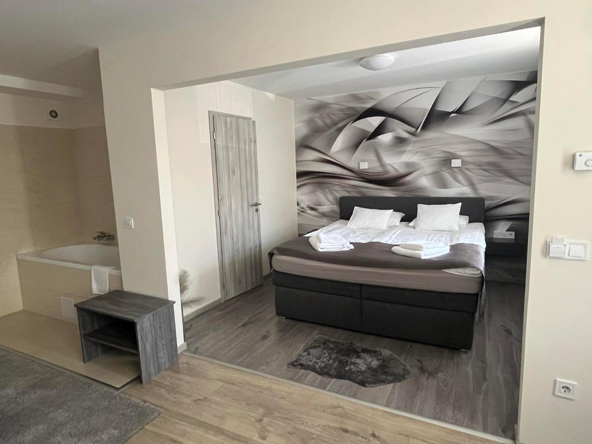 Brill Hotel Békéscsaba Extérieur photo
