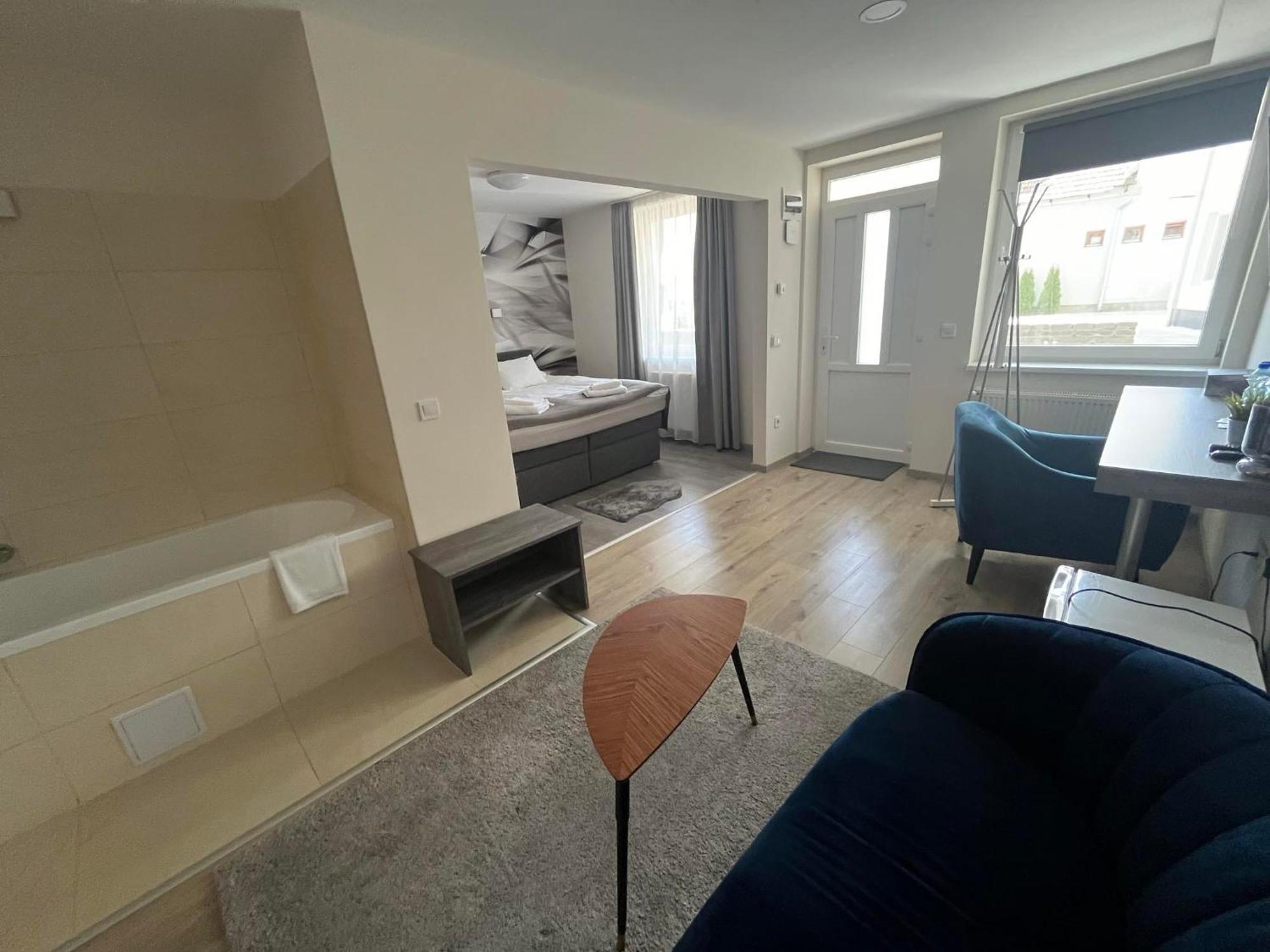 Brill Hotel Békéscsaba Extérieur photo
