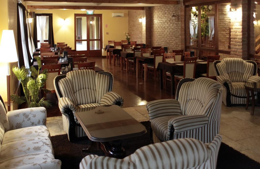 Brill Hotel Békéscsaba Extérieur photo