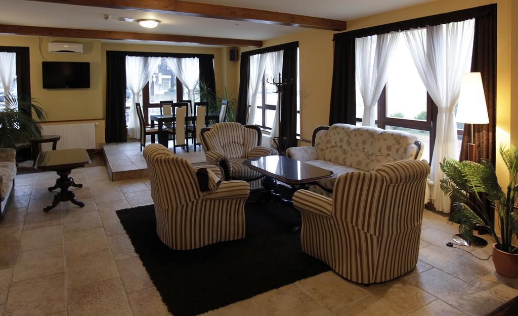 Brill Hotel Békéscsaba Extérieur photo
